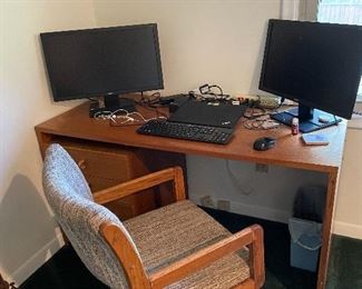 Desk and chair 