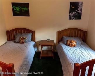 This can be 4 bed set ups.
2 twin
Twin bunks
Twin over regular bunks
Twin and regular size beds