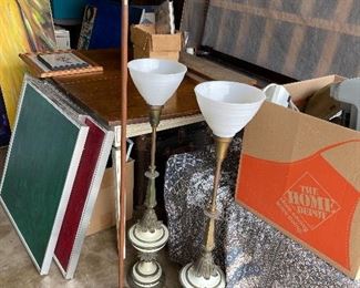 fabulous pole lamp - missing globe 