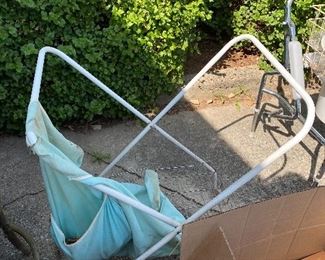 Laundry basket/cart