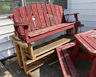 Cedar swing and barnwood swingn