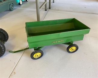John Deere wagon