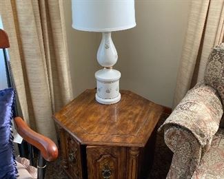 End table and Lamp