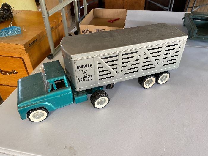 Structo Livestock Truck