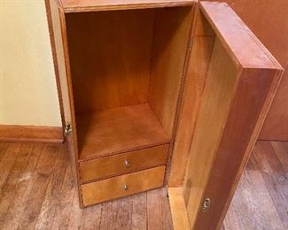 Small wardrobe 