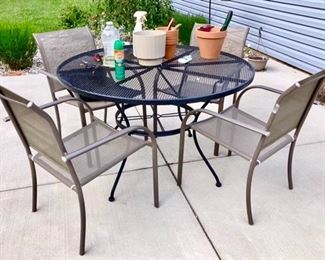 Patio table w/ 4 chairs