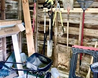 Lawn tools and fertilizer spreader