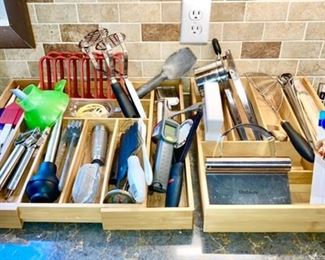 Many kitchen utensils, 