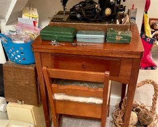 Antique Singer 66-16 Sewing Machine & Cabinet 