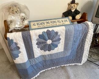 Wooden Quilt Rack With Handmade Quilt