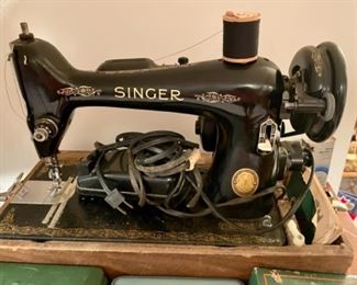 Antique Singer 66-16 Sewing Machine