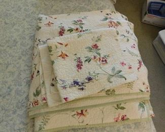 Queen Bedspread & 2 Pillow Shams