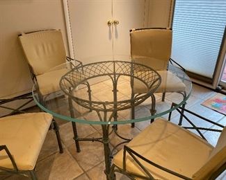 Round Glass Top Table w/4 Metal Chairs (42”),