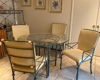 Round Glass Top Table w/4 Metal Chairs (42”),