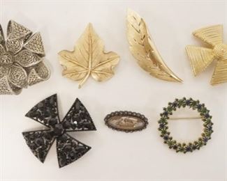 1193	7 PINS, LEAF PINS MARKED TRIFARI, FILIGARE MARKED VENDOME, GOLD PIN MARKED ASSOCRAFT X.C.
