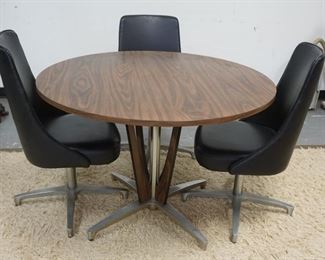1352	MID CENTURY MODERN ROUND TABLE W/ 3 SWIVEL CHAIRS, TABLE IS 41 1/2 IN DIAMETER , 29 IN H 
