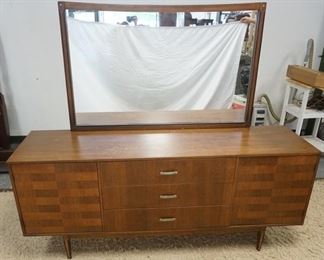 1354	KROEHLER MID CENTURY MODERN CHEST W/ MIRROR, HAS CENTER DRAWERS & INTERIOR DRAWERS ON THE ENDS. 63 IN H, 72 IN W. TOP SURFACE HAS SCRATCHES & STAINS
