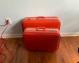 Set of 2 Vintage Samsonite Luggage Set. Good Condition.