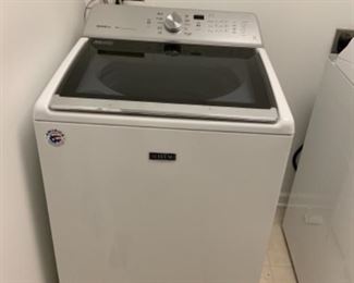 Maytag Washing Machine has all the bells and whistles great find with this one cause it also has a matching dryer.