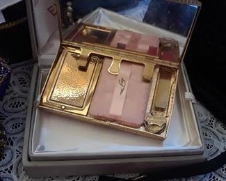 Fabulous gold tone metal evening "must have" for every fashionable lady i the 1950s.