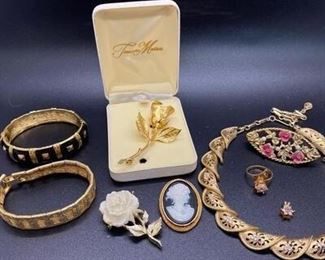 Vintage Gold Tone Jewelry Lot