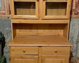 Maple Wood Buffet and Hutch will provide added storage space and decorative touch to your kitchen.