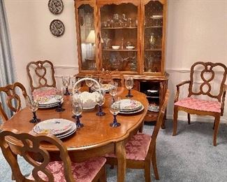 Vintage Bernhardt Solid Wood  Dining Room Table and Chairs, Vintage Bernhardt Solid Wood China Cabinet