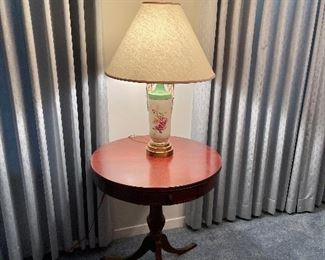 Vintage Duncan Phyfe Style Pedestal Side Table