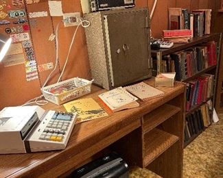 Vintage Victor Safe Lockbox USA