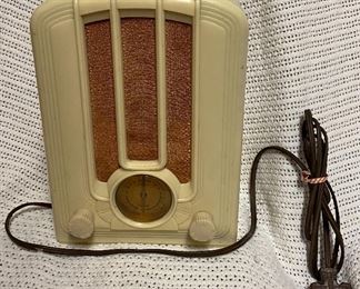 Deco tube radio