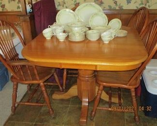 Oak pedestal table with 6 chairs and 2 leaves