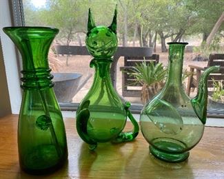 MID CEN GREEN GLASS PIECES-LOVE THE KITTY