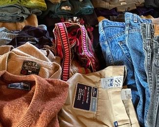 GRET VINTAGE SWEATERS-LOTS AND AGAIN..MEN'S MEDIUM GREAT SIZE!