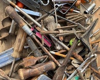 SOOO MANY TOOLS HERE