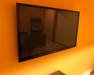 53" Samsung tv with mounting bracket $100