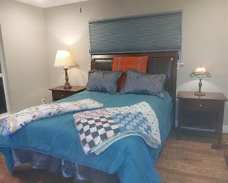 Queen Tempurpedic/ movable/ adjustable w remote control