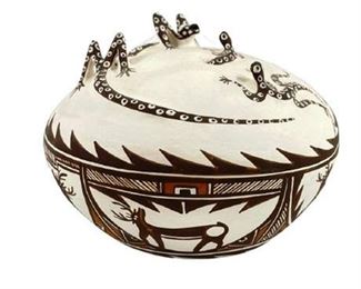 Lot 018a
Noreen Simplicio Zuni Pueblo Acoma Seed Pot