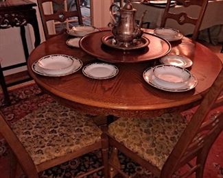Round Dinning Table w/leave