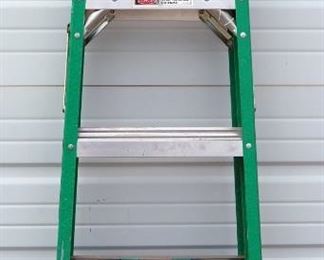 Werner 4' Fiberglass Step Ladder Model FS204