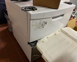 Pedestals for a washer and dryer
