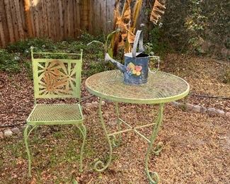 Vintage metal green outdoor cafe set