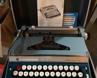 Vintage Penncrest Caravelle 10 Typewriter
