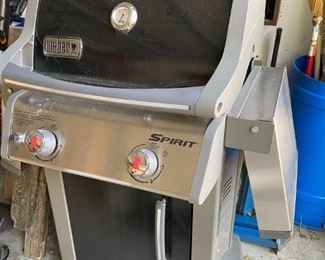 Weber Spirit 2 burner grill with propane tank. Works like new.