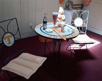UT Bistro Table and 2 Chairs