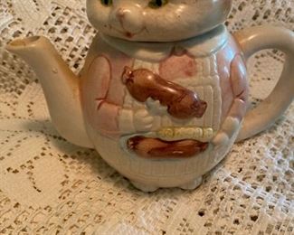 Cat teapot