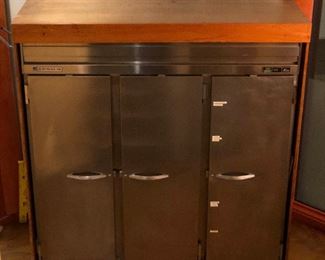 Vfd001 - Beverage-air E Series Refrigerator 81" w x 32" d x 84" h