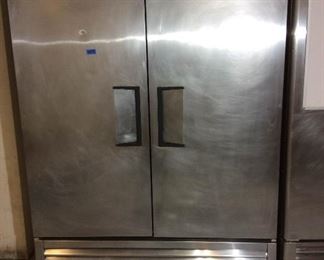 VFD003 - TRUE COMMERCIAL SIZED REFRIGERATOR MODEL T-49
