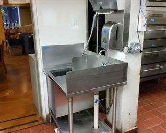 Vfd018 - Sink & Handwashing Station, Soap and Paper Towel Dispenser
