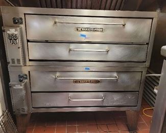 Vfd019 - Bakers Pride Model Y802 Commercial Double Pizza Oven