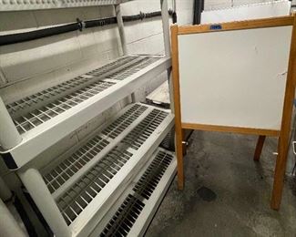Vfd089- Shelf Storage & Folding Whiteboard/Chalkboard Easel